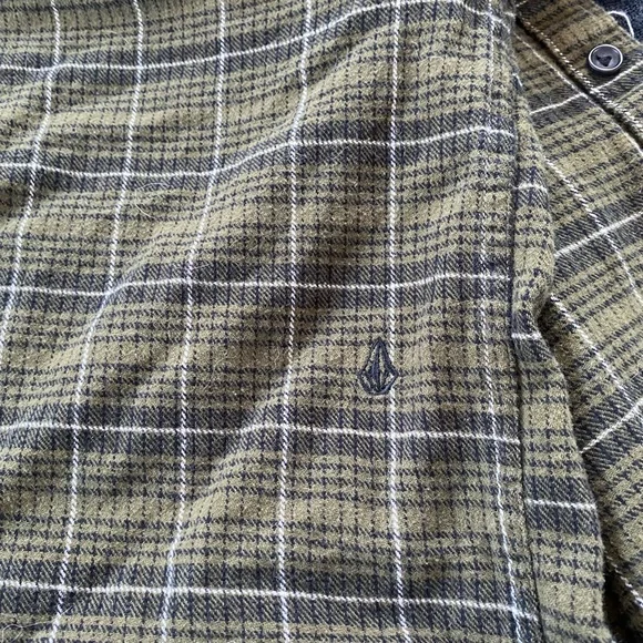 Volcom Flannel - Picture 3 of 4